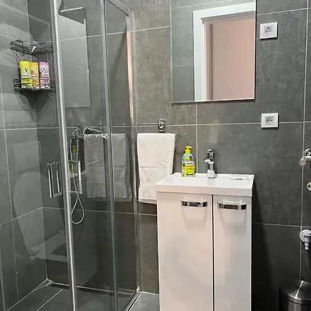Joe Private Parking Apartment Novi Sad
